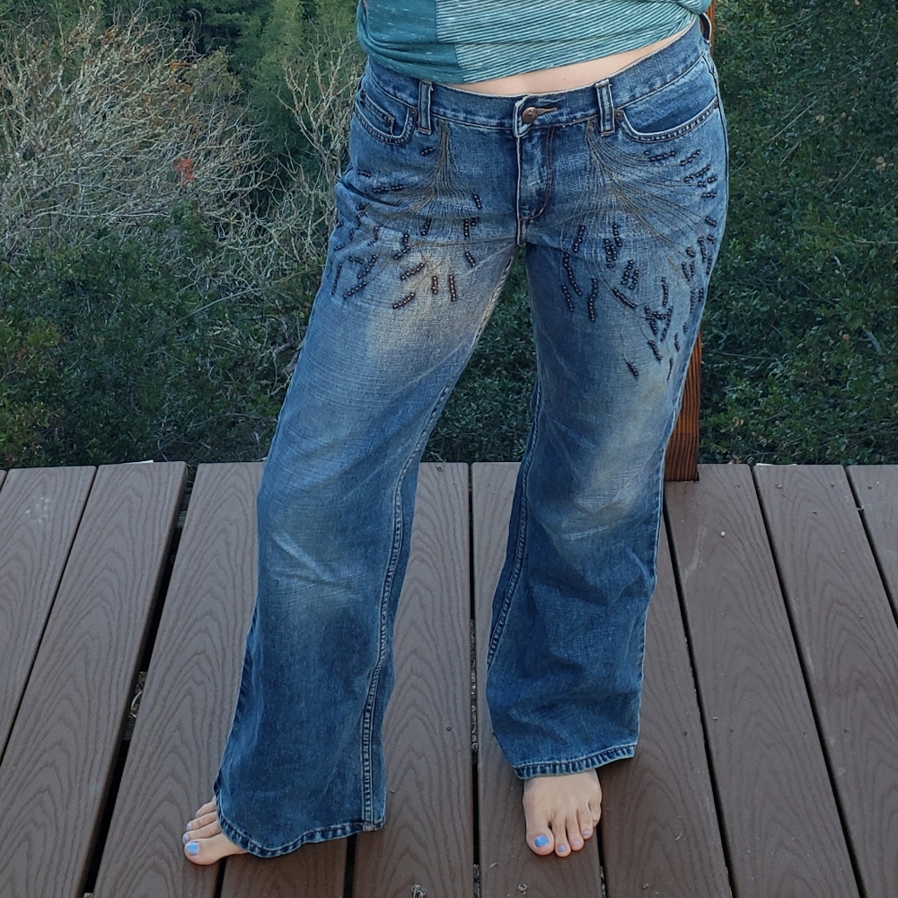 🌲 Express jeans with accents